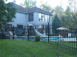 15 Stonewood Dr, Moreland Hills, OH
