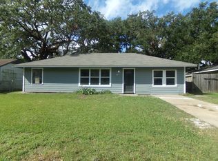 141 Gardenia St, Lake Jackson, TX 77566