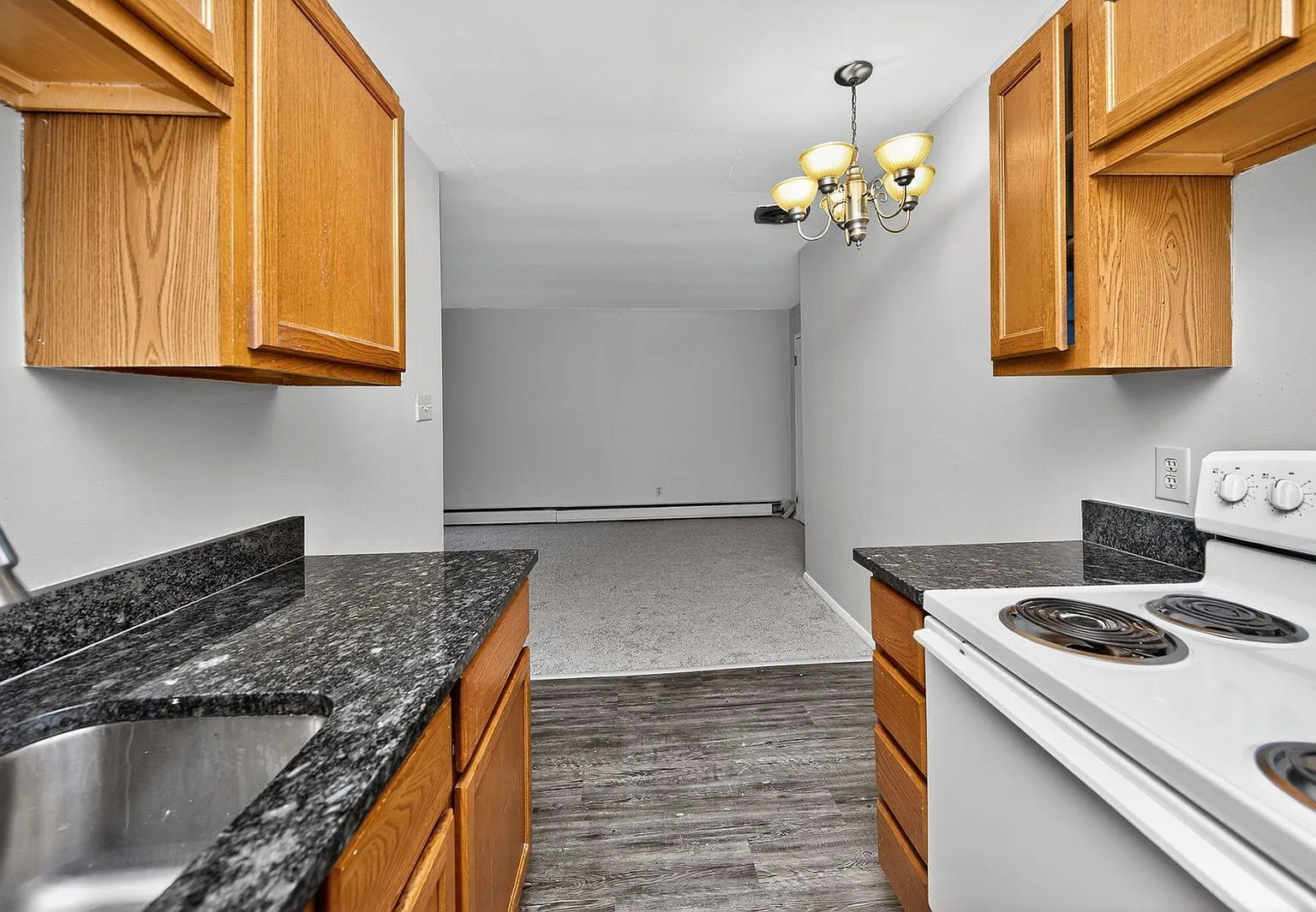 1 bed, 1.0 bath, 400 sqft, $899 — Photo 1
