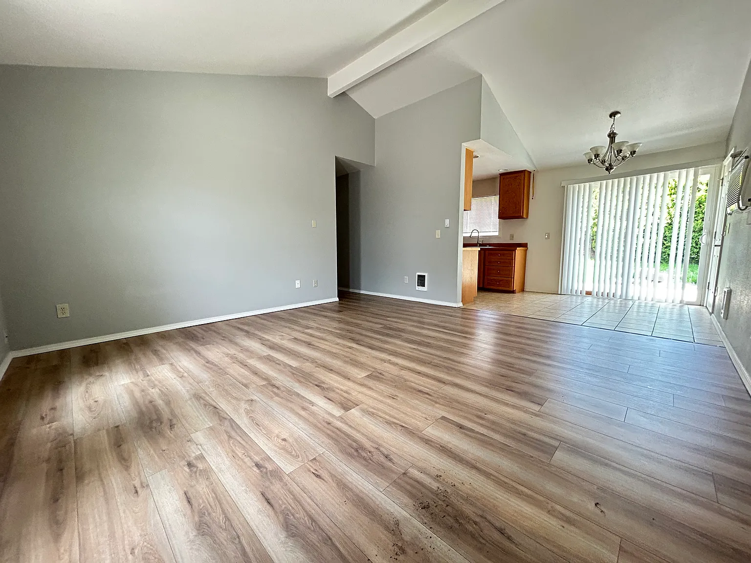 3 bed, 1008 sqft, $1,775 — Photo 2