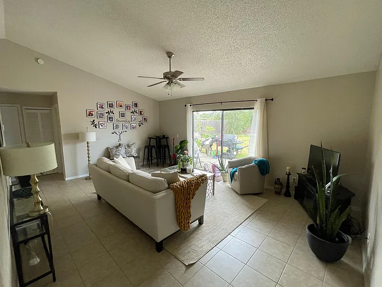 160 Loma Bonita Dr — Photo 5