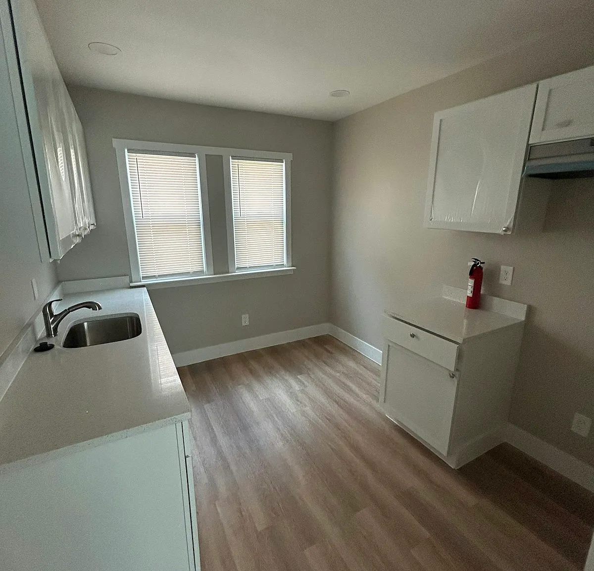 13723 Mapleridge St, Unit 1st Floor — Photo 4