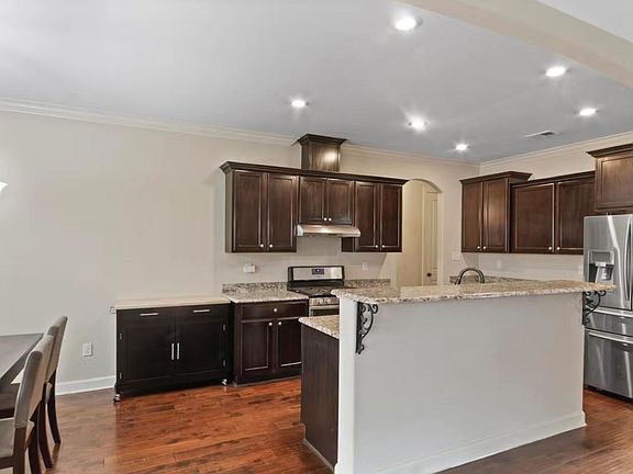 4th image of 8546 Woodland Rose Cir N