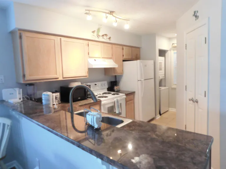 521 White River Dr #21F — Photo 21
