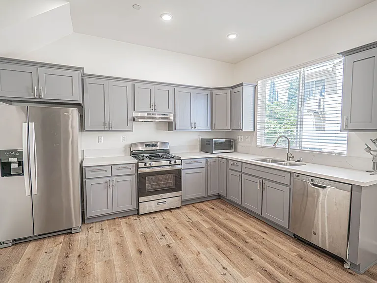 14550 Burbank Blvd #102 — Photo 6
