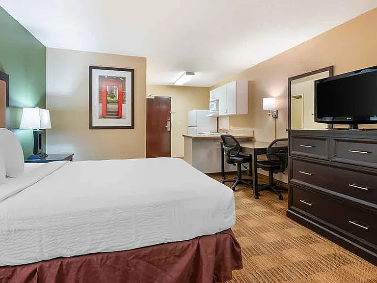 Studio Suite - 1 Queen Bed