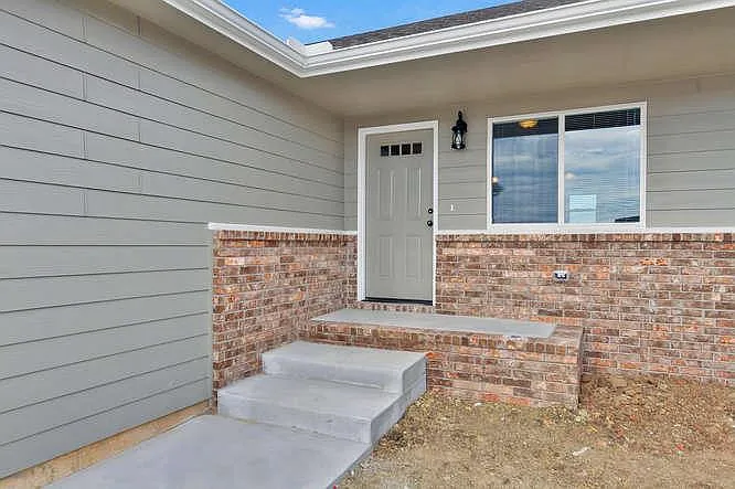 8755 E Chris St — Photo 2