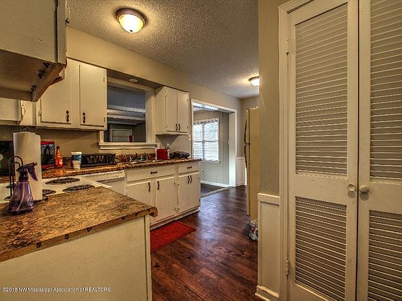 5th image of 2062 Ashland Dr