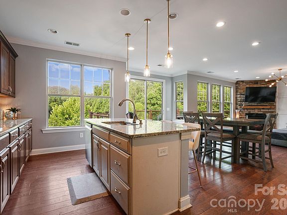 4th image of 144 Blossom Ridge Dr