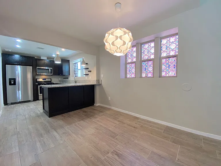 4004 Camelot Hts #B — Photo 6
