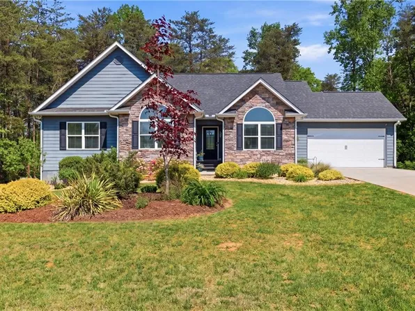393 Linwood Dr, Demorest, GA 30535