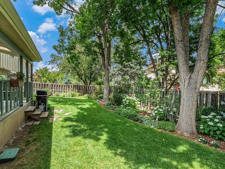 1918 Ridgewood Rd — Photo 10