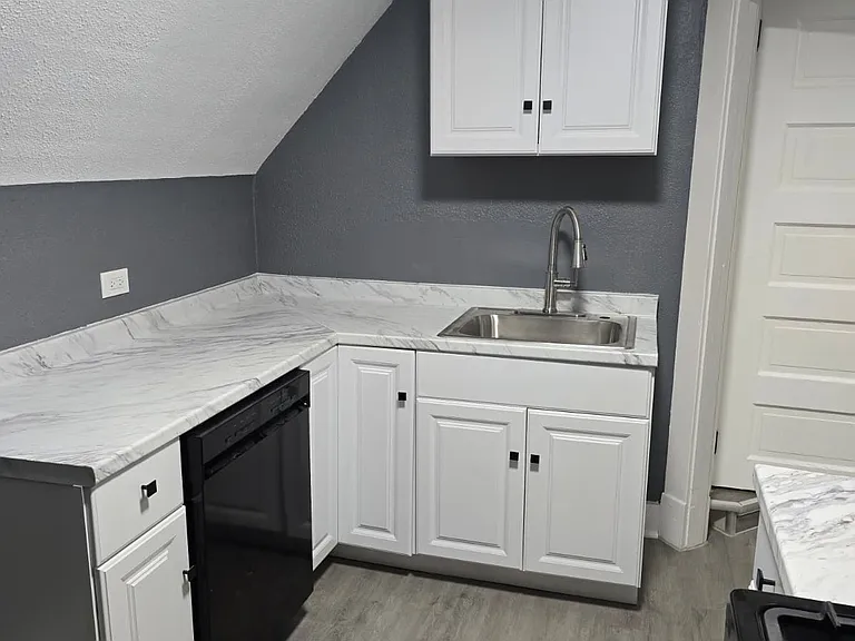 1512 E 118th St #3 — Photo 13