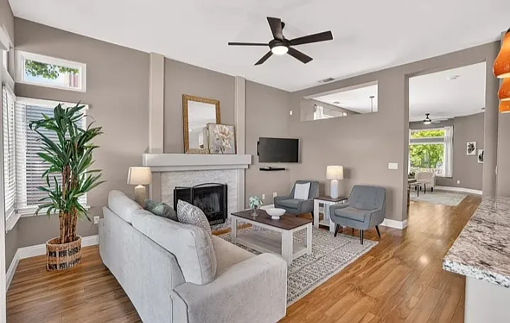 Hunter Dr — Photo 2