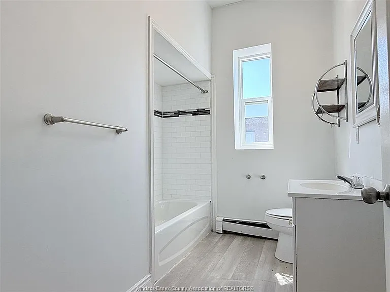 1188 Wyandotte St E #4 — Photo 11