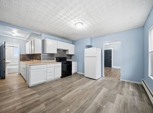 367 Spruce St APT 1, Manchester, NH 03103