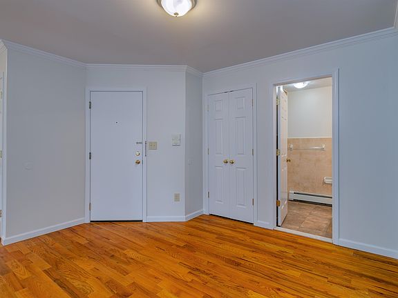 3rd image of 101 W 49th St APT 1