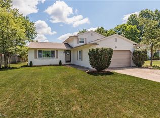8623 Oxford Dr, Strongsville, OH 44149