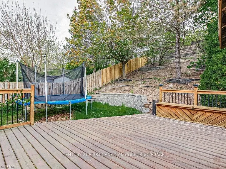 91 Meadowridge Rd — Photo 26