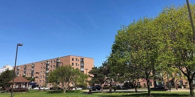 1st image of 606 E Woodland Park #406