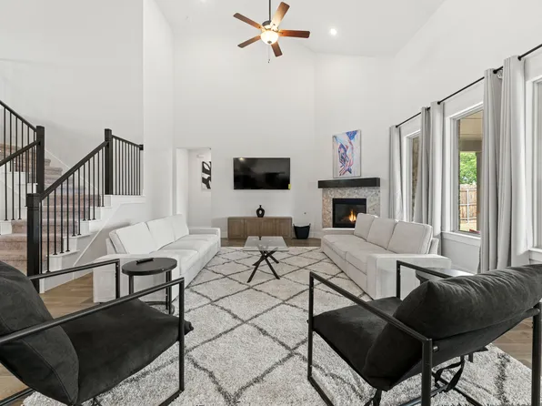 801 Lake Cove Dr, Little Elm, TX 75068