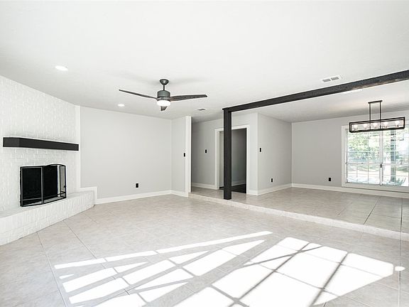 5th image of 702 Honeysuckle Dr