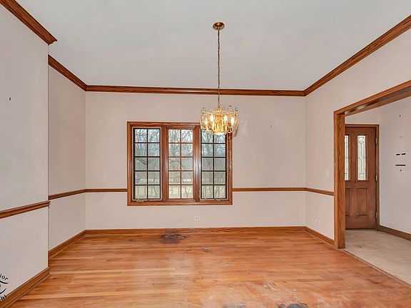 4th image of 910 Oldfield Rd