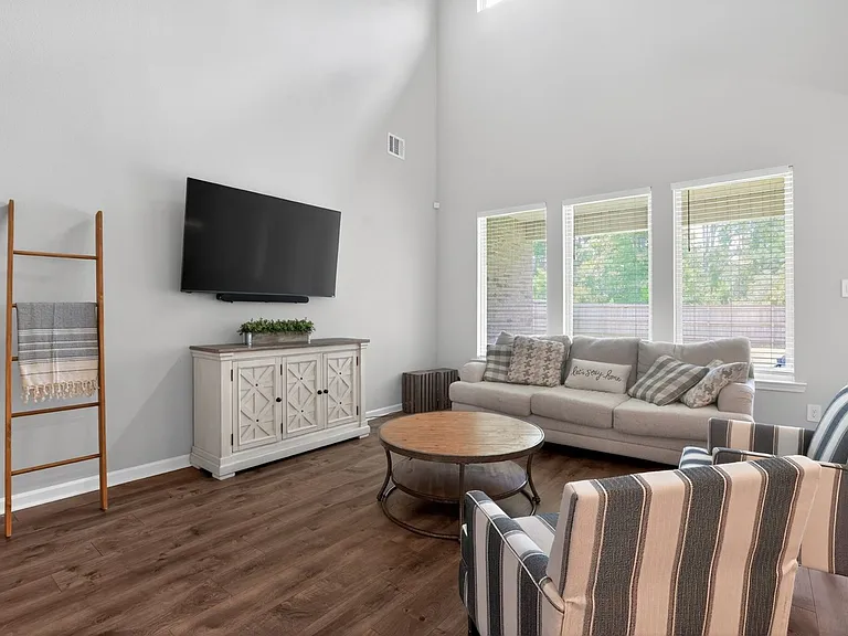 1708 Sawgrass Dr — Photo 9