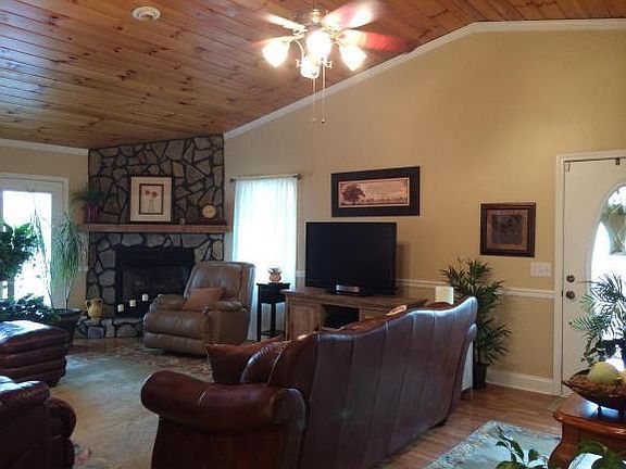 2nd image of 124 Amity Dr
