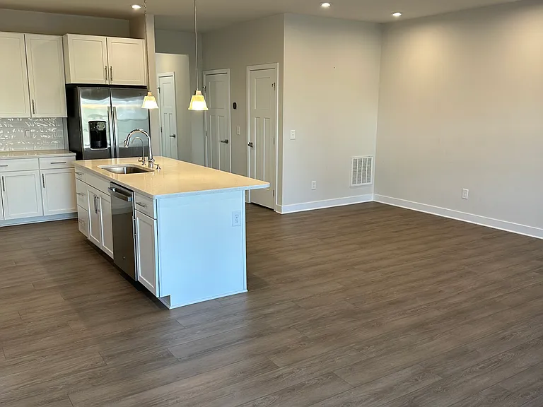 221 Pryor Dr — Photo 9
