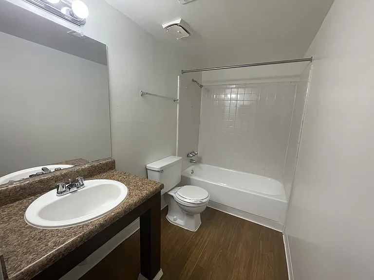 Windsor Place Apartments — Photo 149