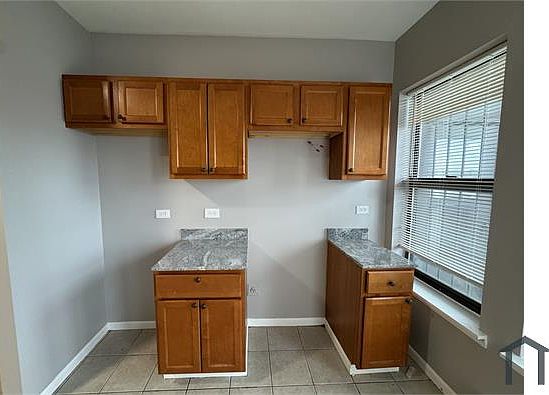 2nd image of 5501 W Congress Pkwy