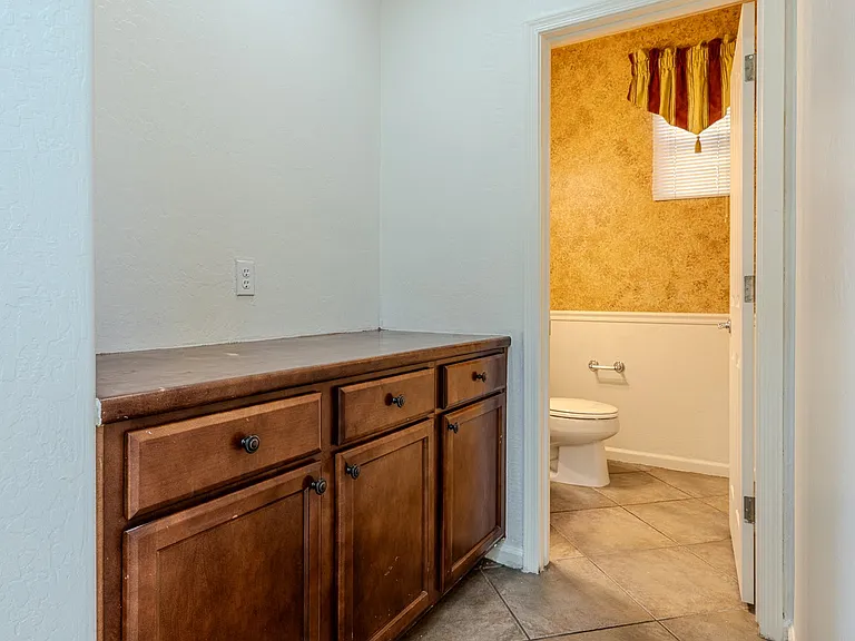 2051 E Carla Vista Dr — Photo 29