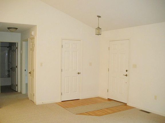 3rd image of 1434 Earl Ave
