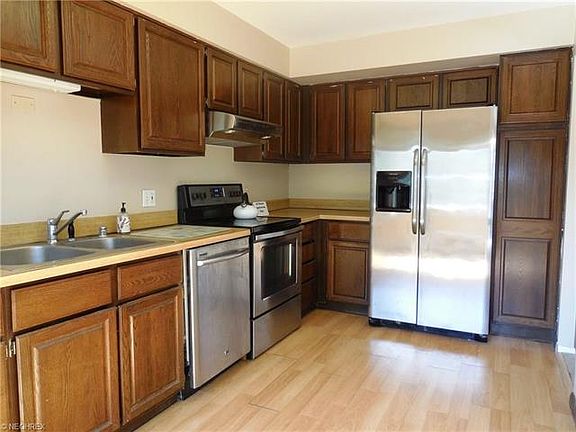 3rd image of 12500 Edgewater Dr APT 301