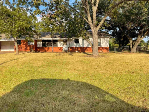 900 N Palm St, Van, TX 75790