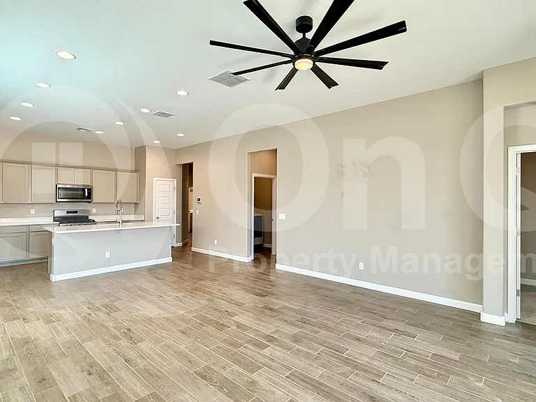 40847 W Hillman Dr — Photo 5
