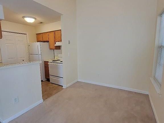 5th image of 8119 Tremaine Ct