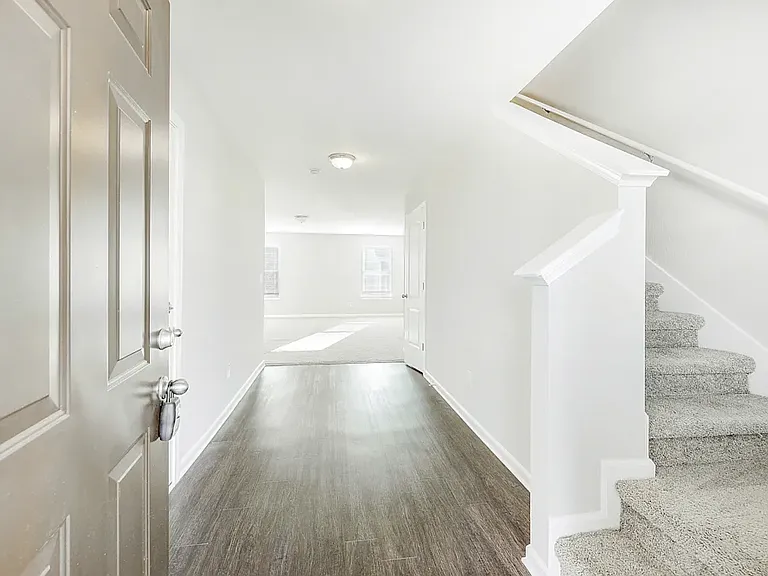209 Kirkside Dr — Photo 3