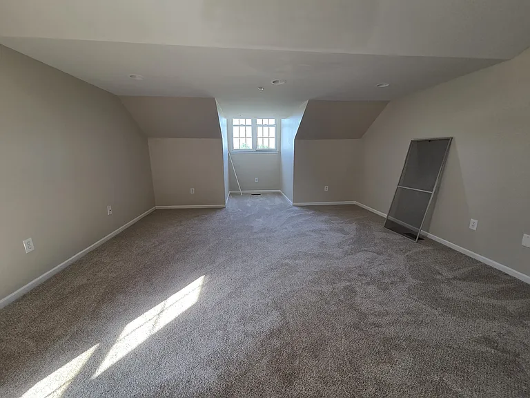 526 Graten St — Photo 24