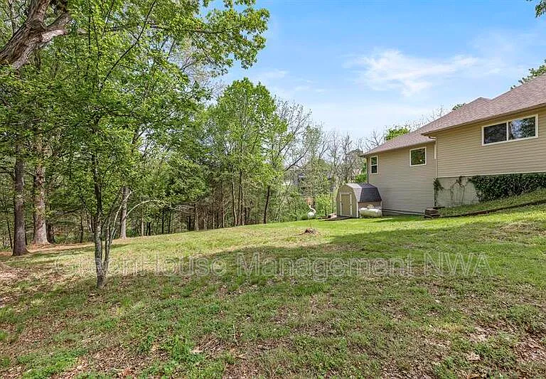28 Latshaw Dr — Photo 36