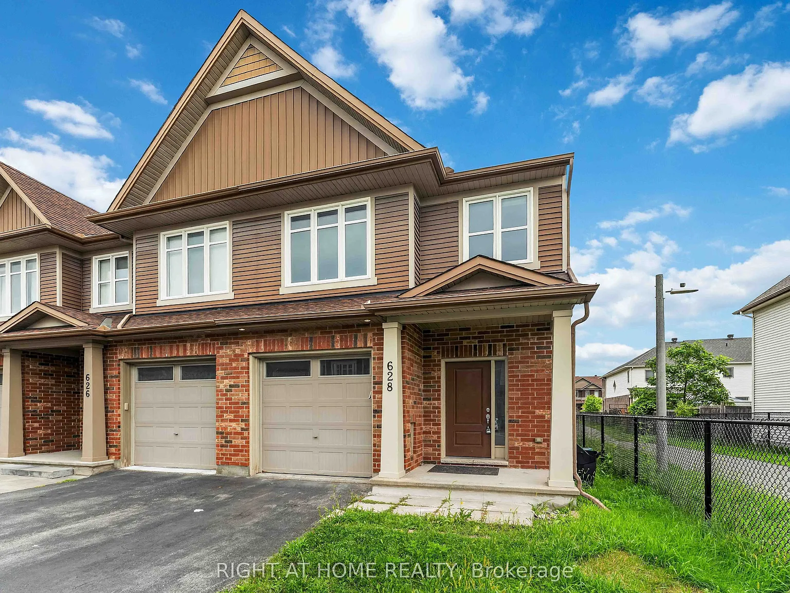 3 bed, $2,699 — Photo 2