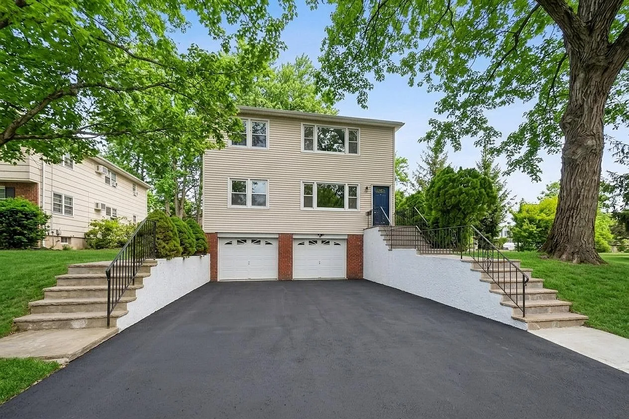 3 bed, 1.5 bath, $3,700 — Photo 1