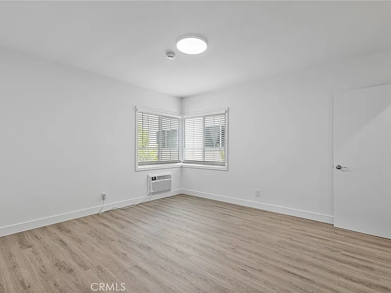 5339 1/2 Bellingham Ave — Photo 7