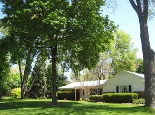 6140 Beach Rd, Troy, MI 48098