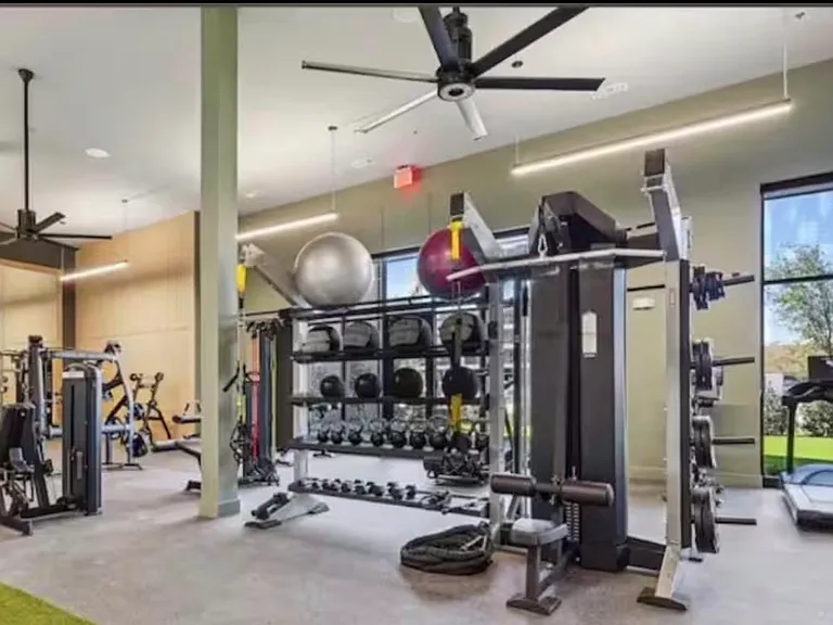 514 Clover Creek Dr — Photo 17