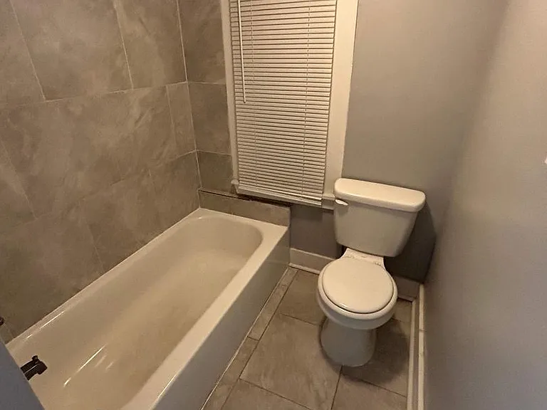 1452 Oaklawn St — Photo 5