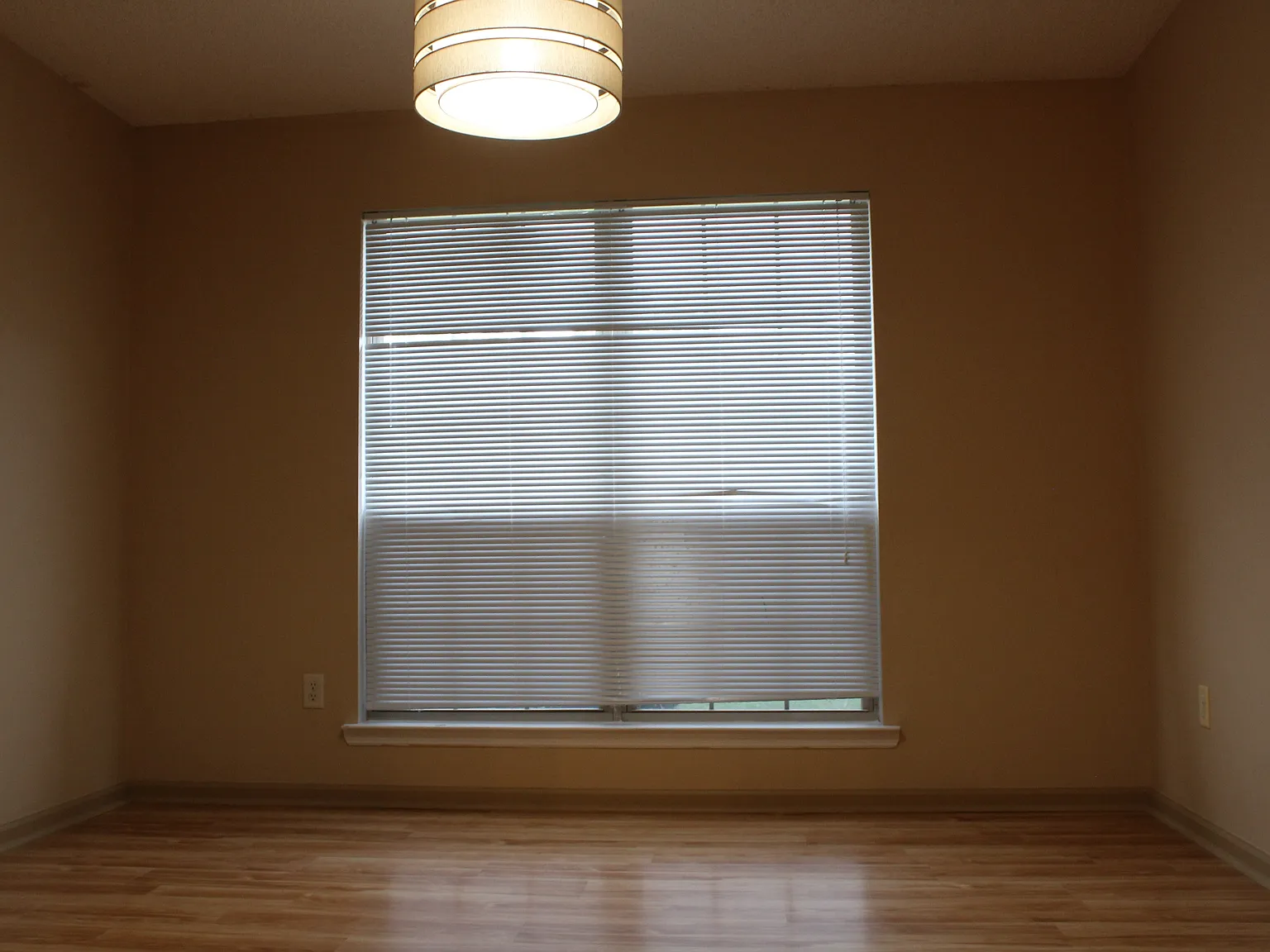504 Bedford Court - 504 Bedford Court — Photo 4