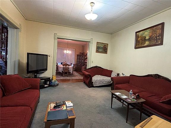 5th image of 601 S Holbrook St