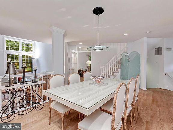 4th image of 10964 Bloomingdale Dr